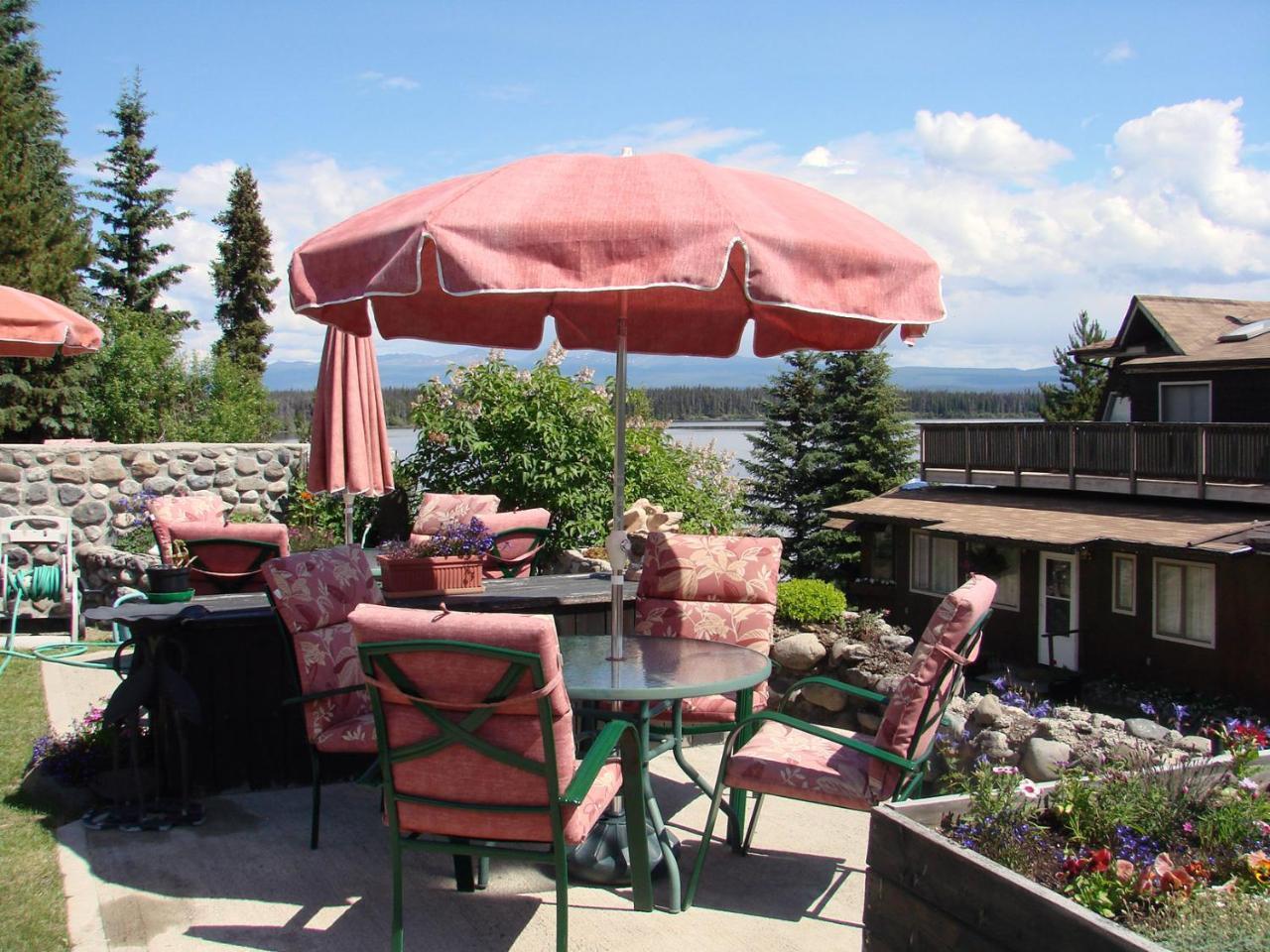Eagle'S Nest Resort Anahim Lake Bagian luar foto
