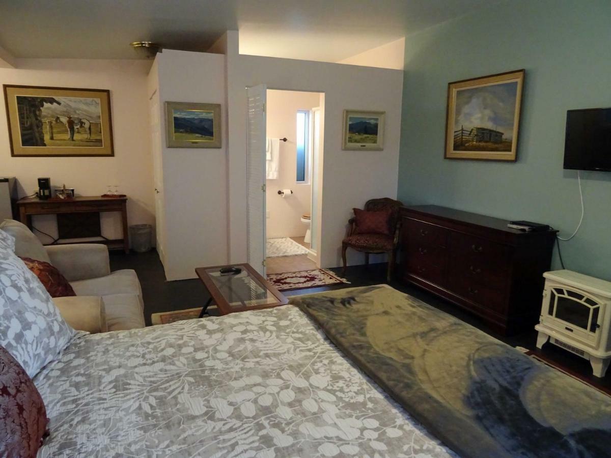 Eagle'S Nest Resort Anahim Lake Bagian luar foto